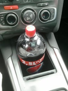 Pepsi 2,5l in compartiment Citroen C4 2011