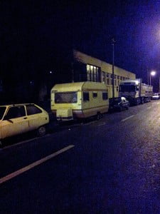 Oltcit abandonat, rulota si TIR in Bucuresti