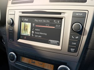 toyota-avensis-2012-interior-